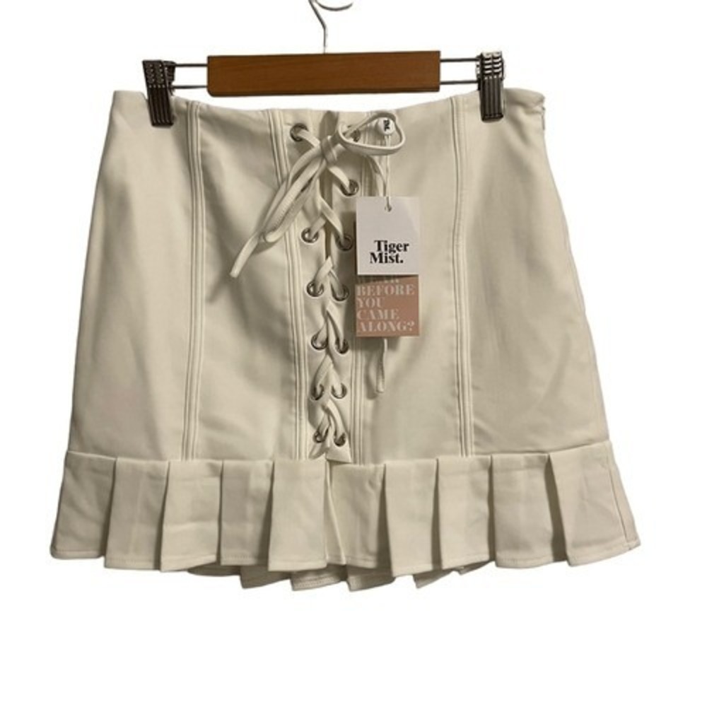 Tiger Mist White Lace Up Mini Skirt Pleated Ruffle Hem Grommet Corset Front NWT
